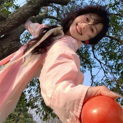 她比烟花寂寞